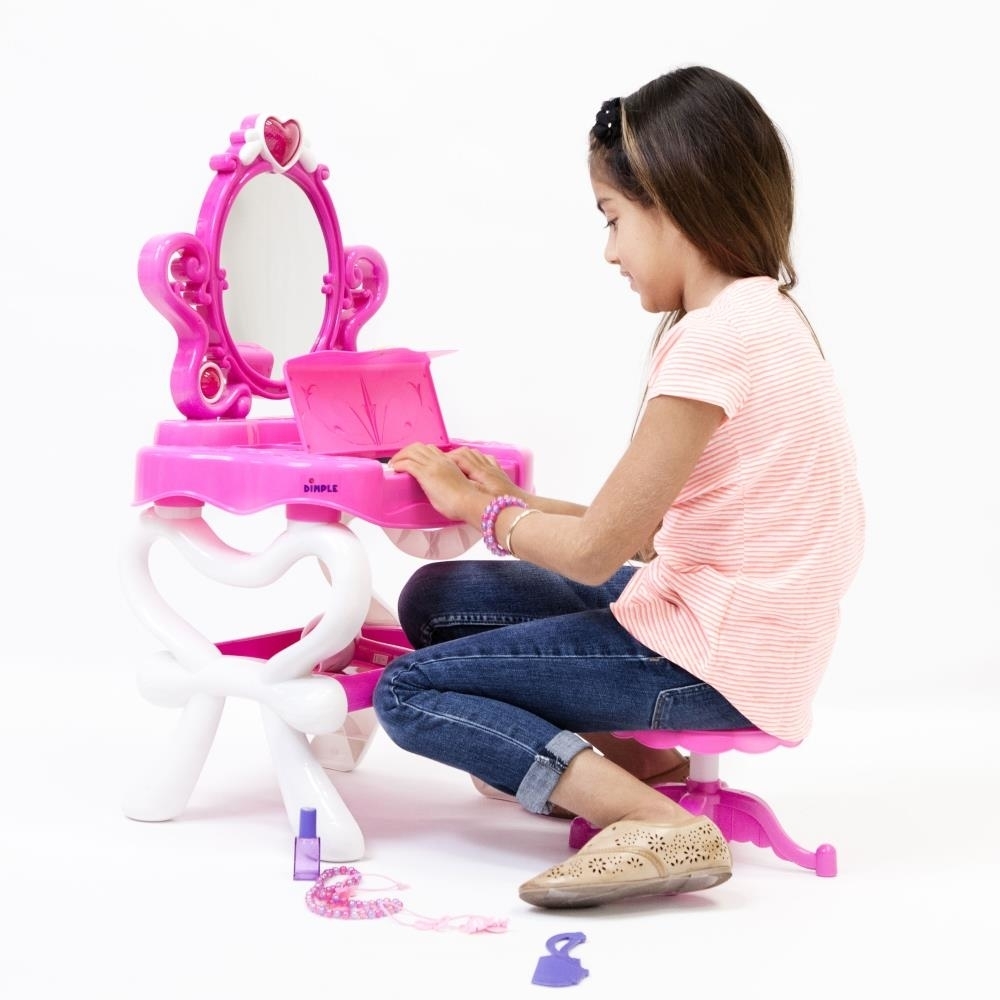 Princess Vanity Set Girls Toy With 16 Fashion & Makeup Accessories Functional Piano Keyboard & Flashing Lights (Batteries Included)