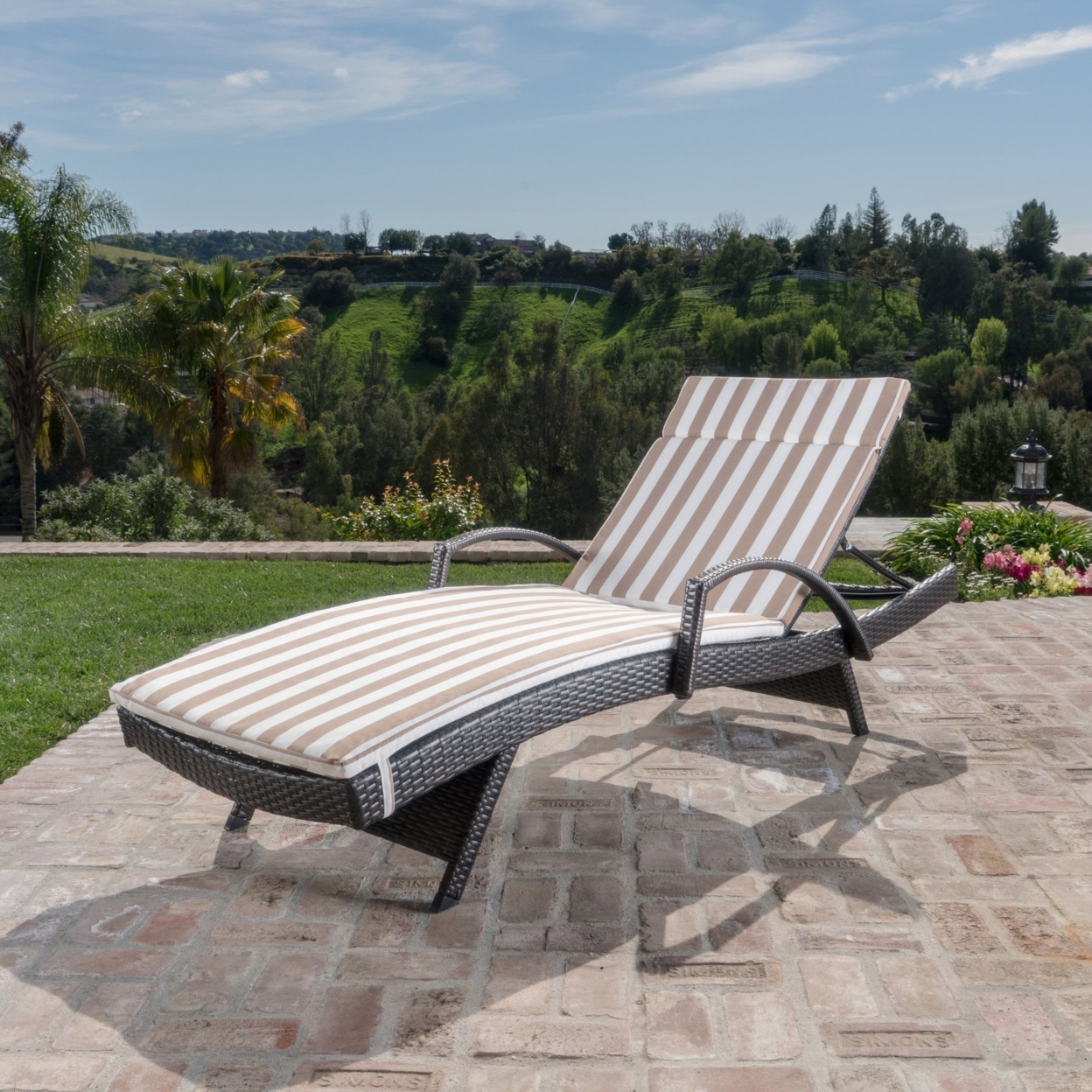 Lakeport Outdoor Wicker Lounge With Water Resistant Cushion - Brown & White Stripes