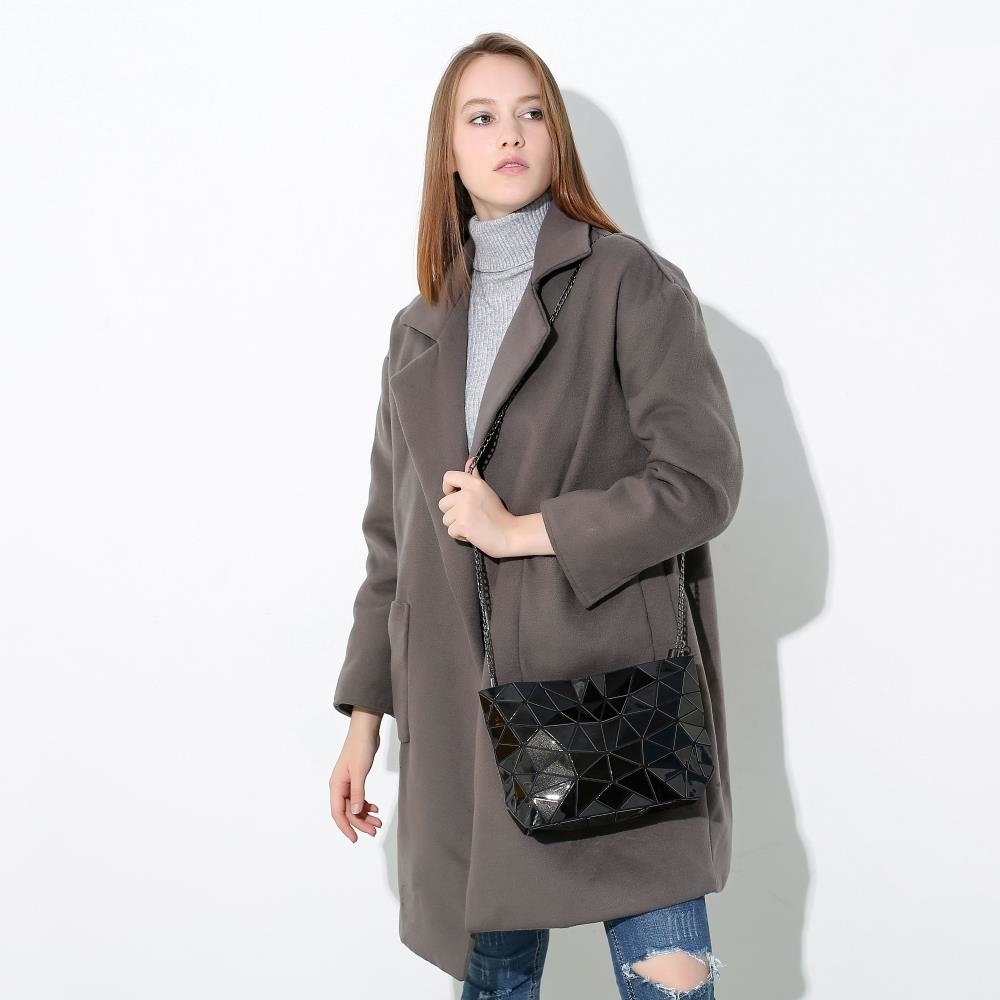Black Glossy Shoulder Handbag With Metal Chain & Stylish Geometric Design - Crossbody Messenger Bag Purse For Casual & Formal Use