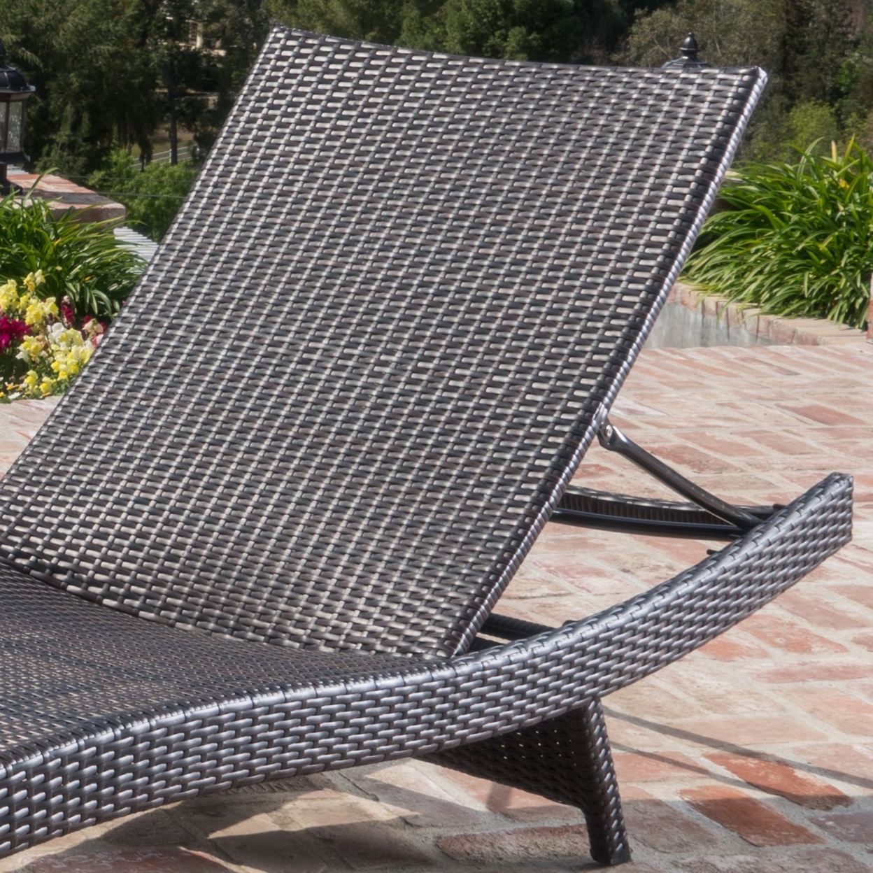 Lakeport Outdoor Wicker Lounge WithBrown & White Stripe Water Resistant Cusions