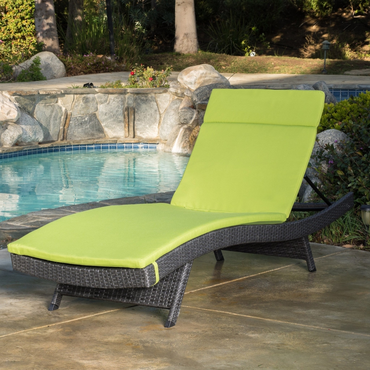 Nassau Outdoor Grey Wicker Adjustable Chaise Lounge With Green Cushion