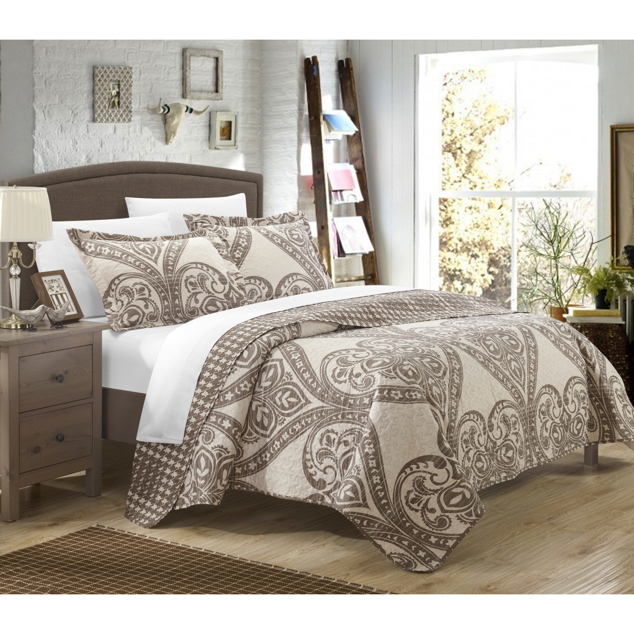 3 Or 2 Piece Revenna REVERSIBLE Printed Quilt Set. Front A Traditional Pattern And Reverses Into A Houndstooth Pattern - Beige, King