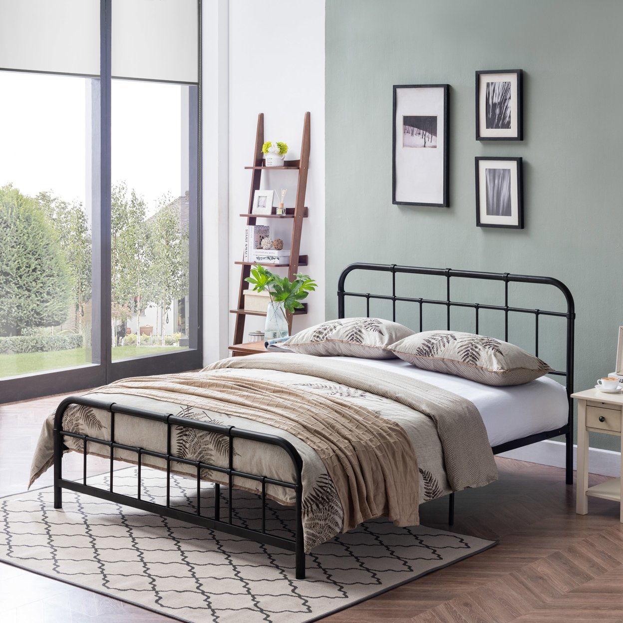 Sylvia Queen-Size Iron Bed Frame, Minimal, Industrial - Black