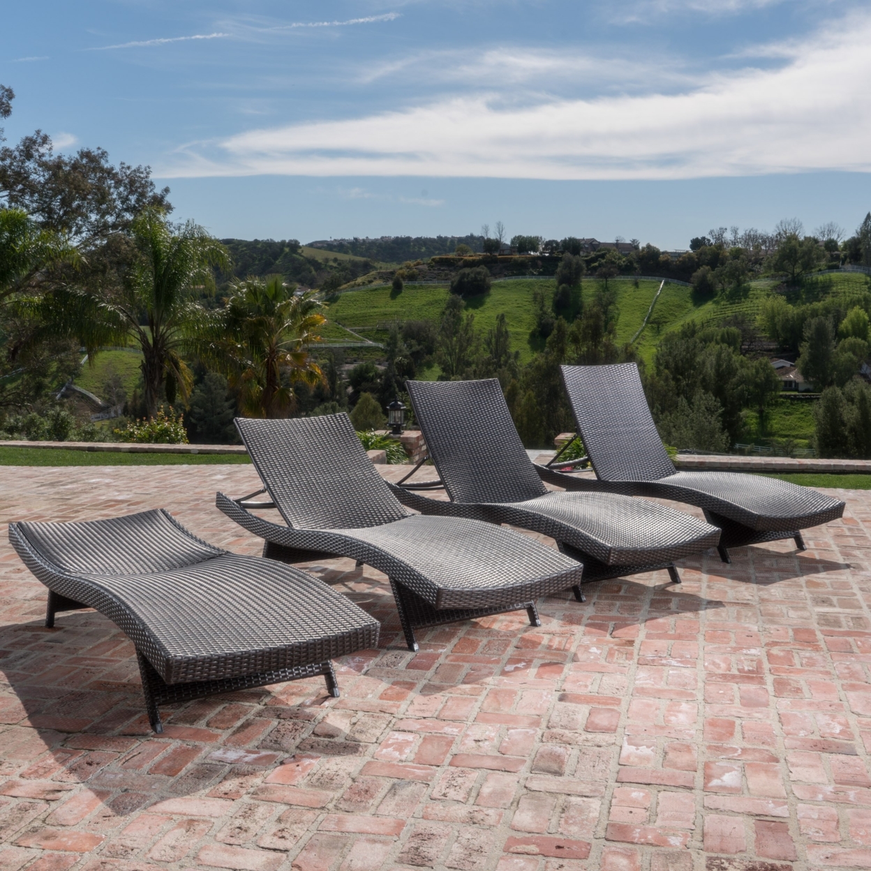 Set Of 4 Luxury Outdoor Patio Furniture PE Wicker Chaise Lounge Chairs