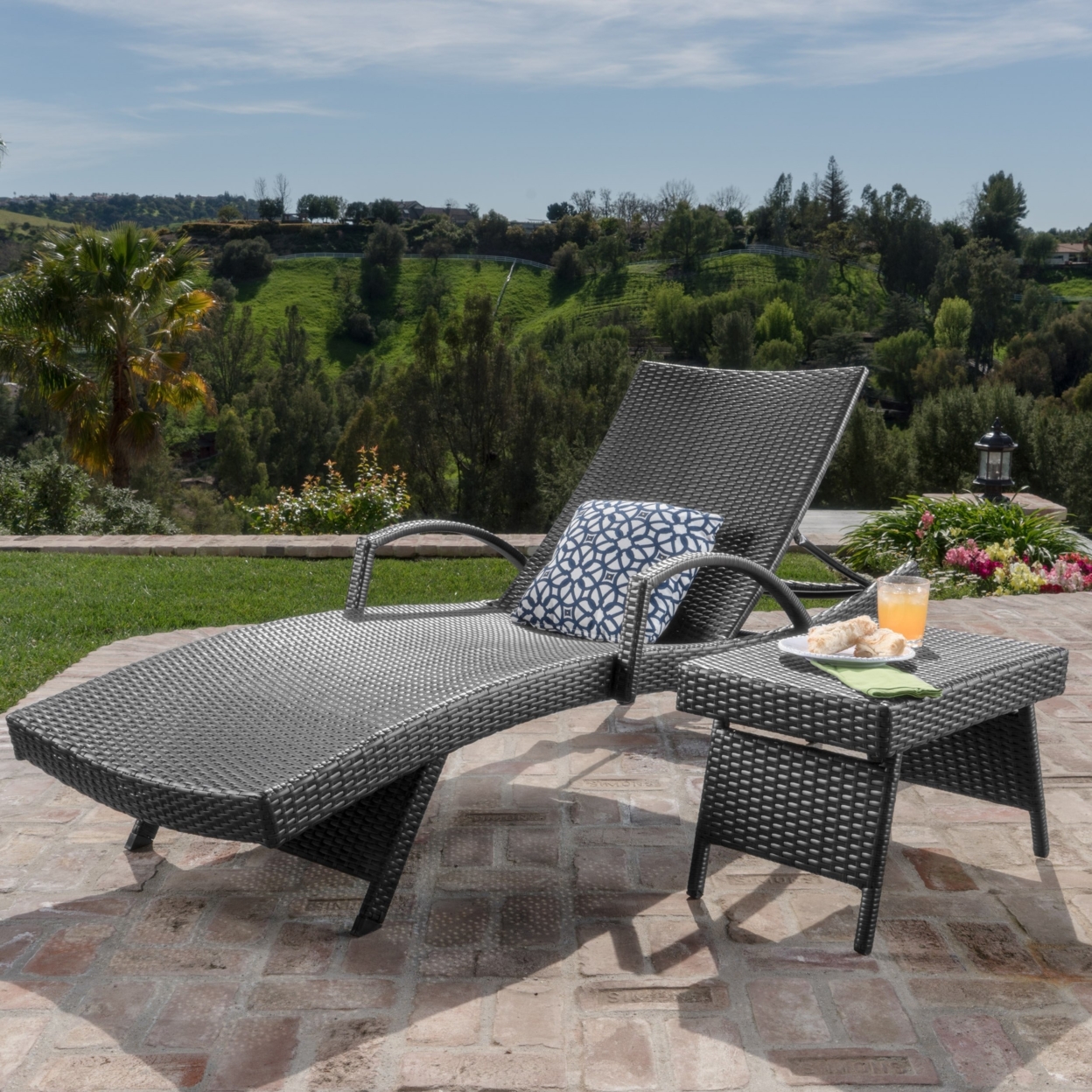 Solaris Outdoor Gray Wicker Armed Chaise Lounge With Wicker Accent Table