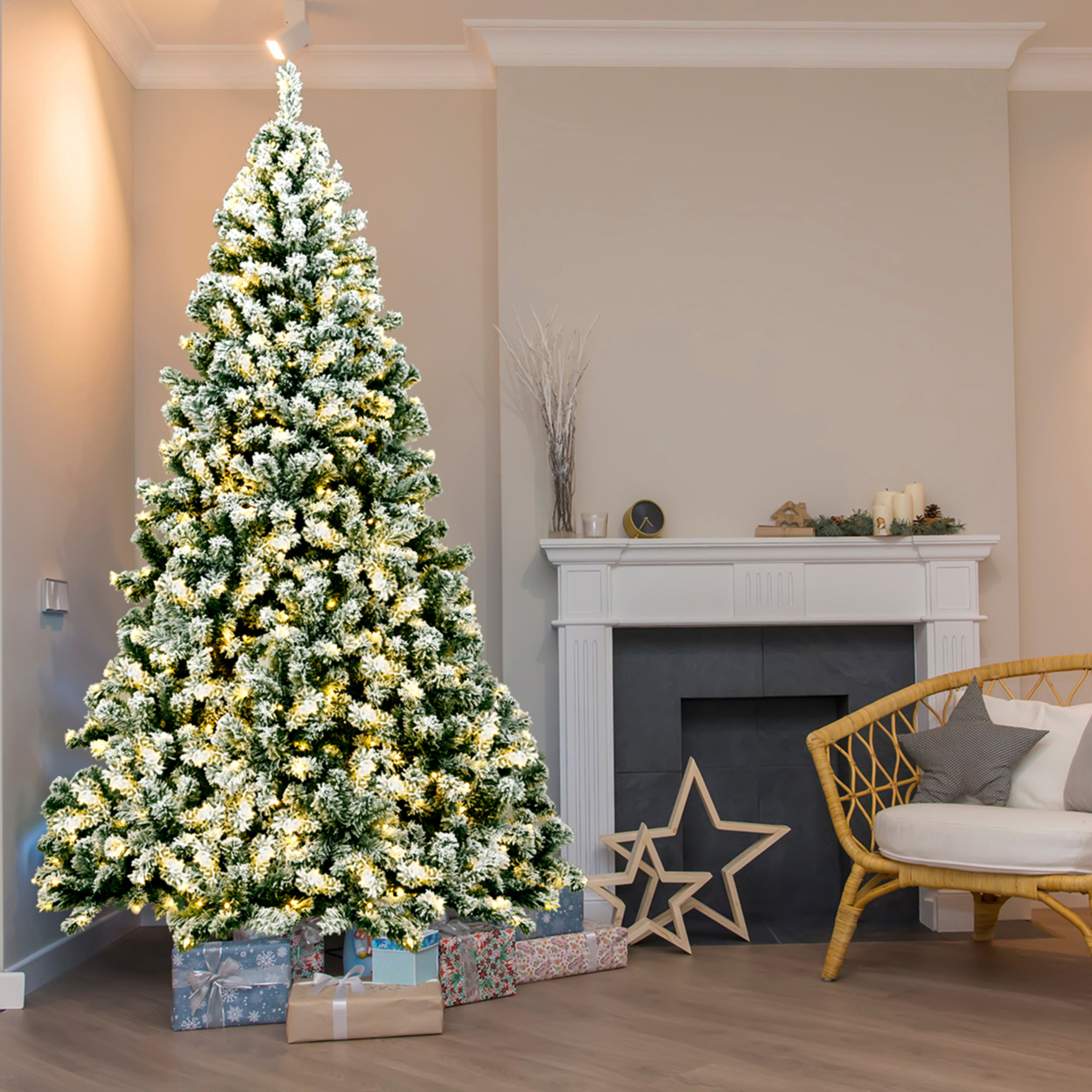 7.5ft Pre-lit Snow Flocked Christmas Tree Hinged Pine Tree Holiday Decoration