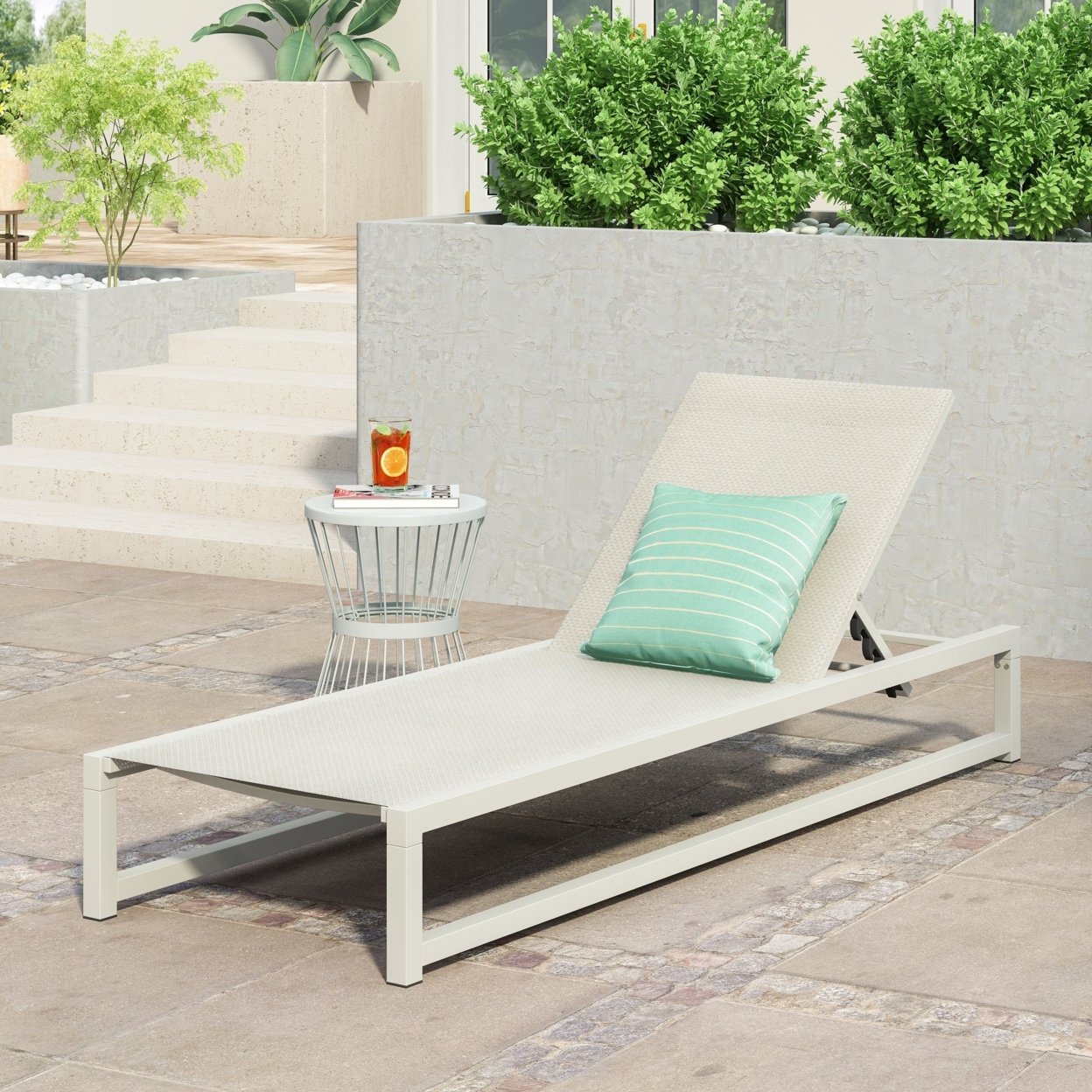 Moderna Outdoor Aluminum Chaise Lounge With Mesh Seating - White
