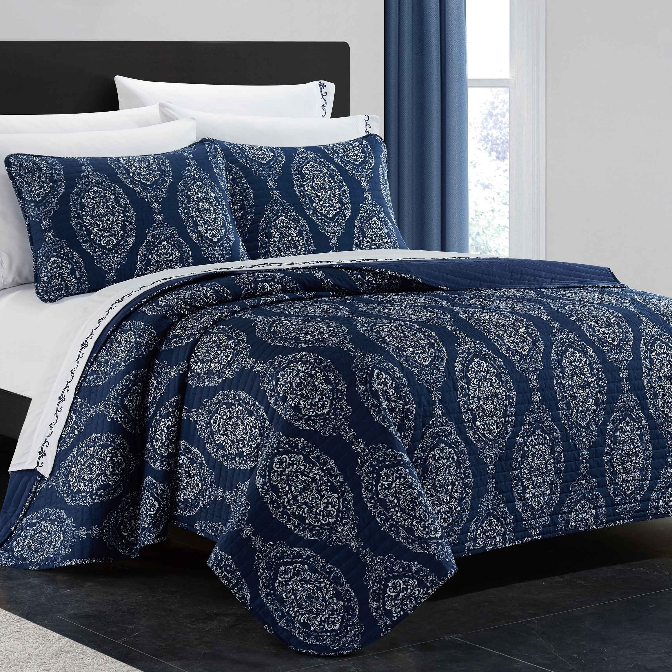 9 Or 6 Piece Quilt Set Medallion Or Floral Pattern Print Reversible Bed In A Bag - Navy, King