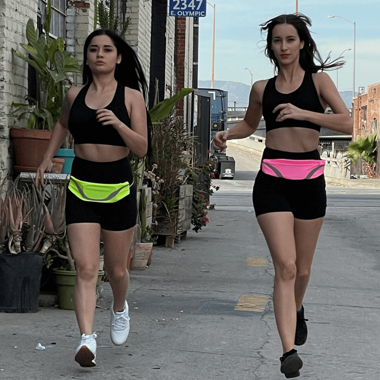 Water-Resistant Sport Waist Pack Running Belt With Reflective Strip - Pink