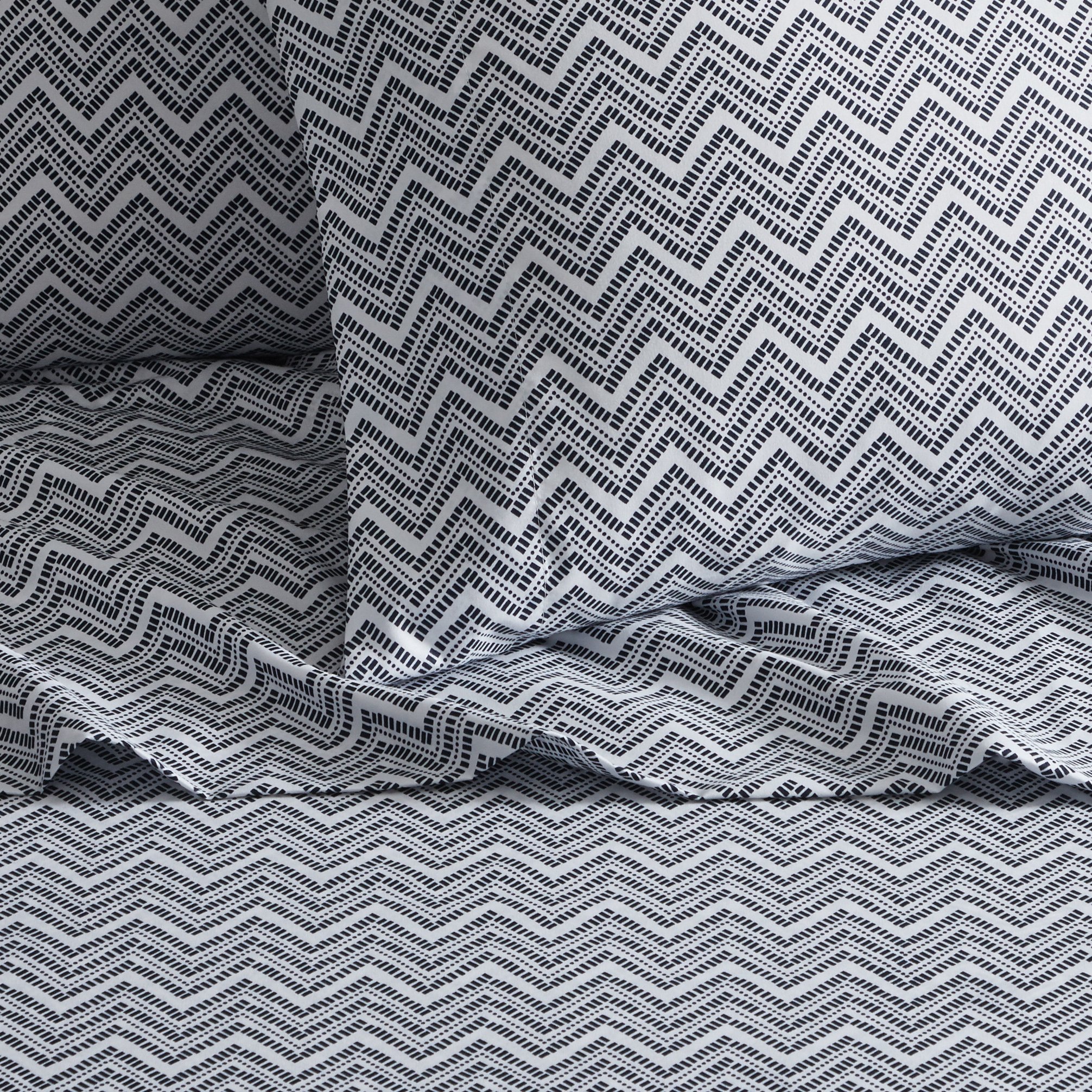 Alaina 3 Or 4 Piece Sheet Set Super Soft Contemporary Striped Chevron - Navy, King