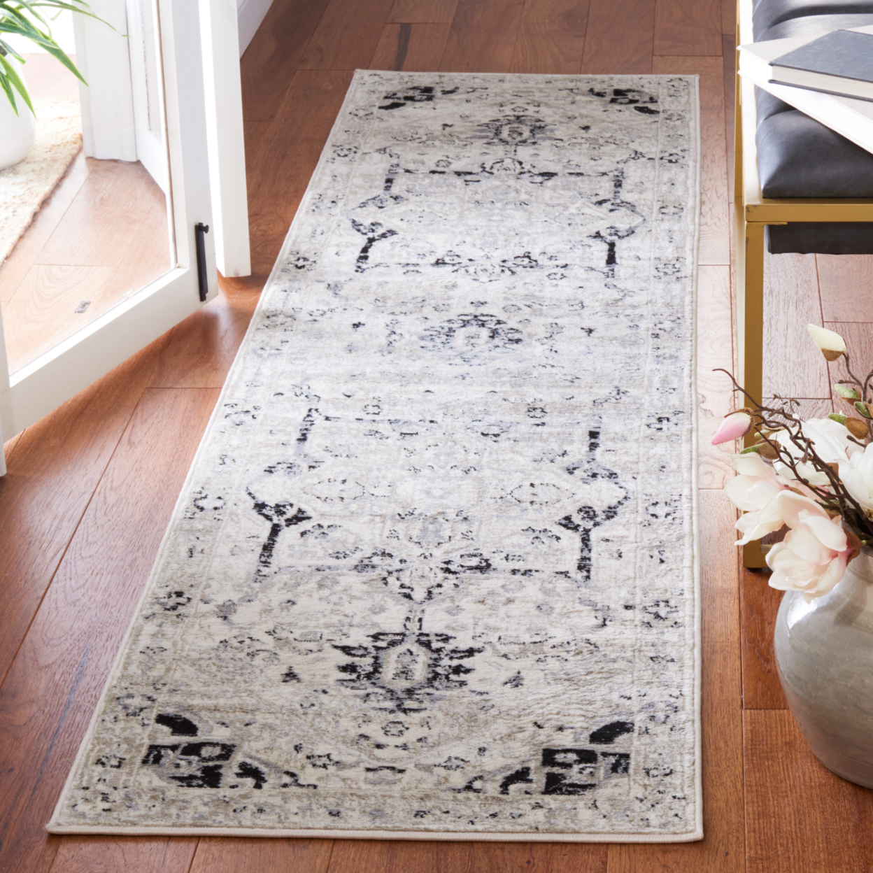SAFAVIEH Brentwood Collection BNT852A Ivory / Black Rug - 6' 7 Square