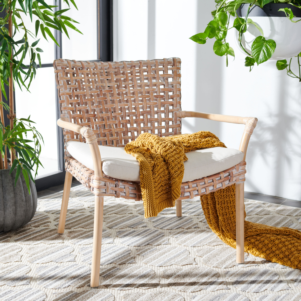 SAFAVIEH Collette Rattan Accent Chair With Cushion Natural / White