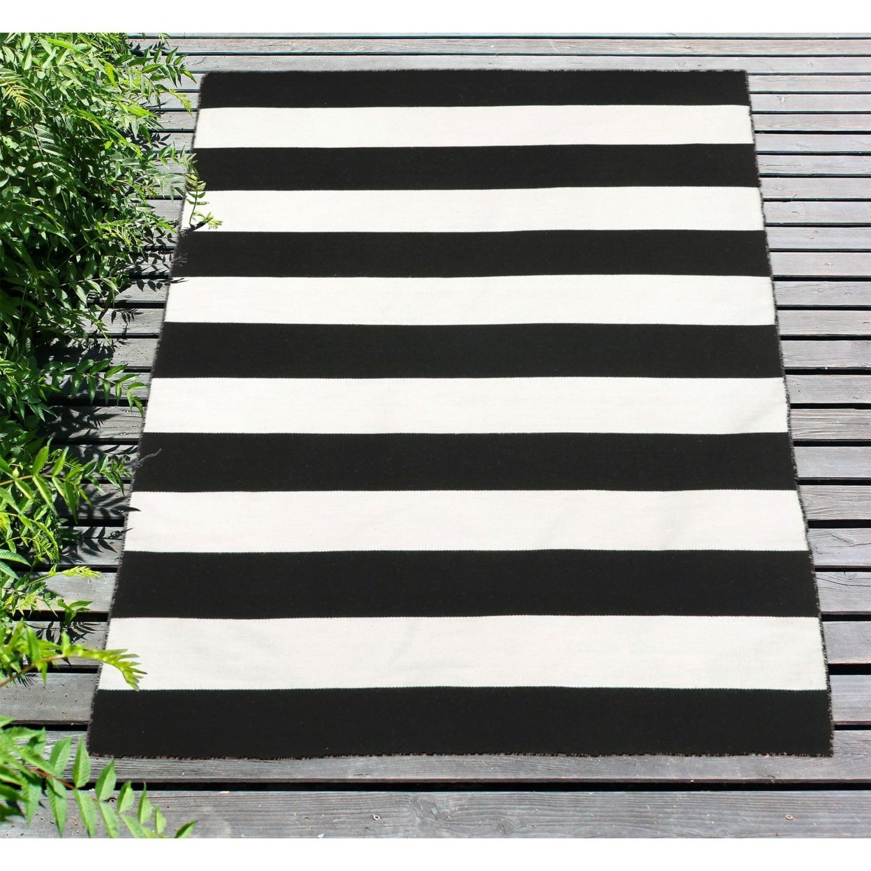 Liora Manne Sorrento Rugby Stripe Indoor Outdoor Area Rug Black - 8'3 X 11'6