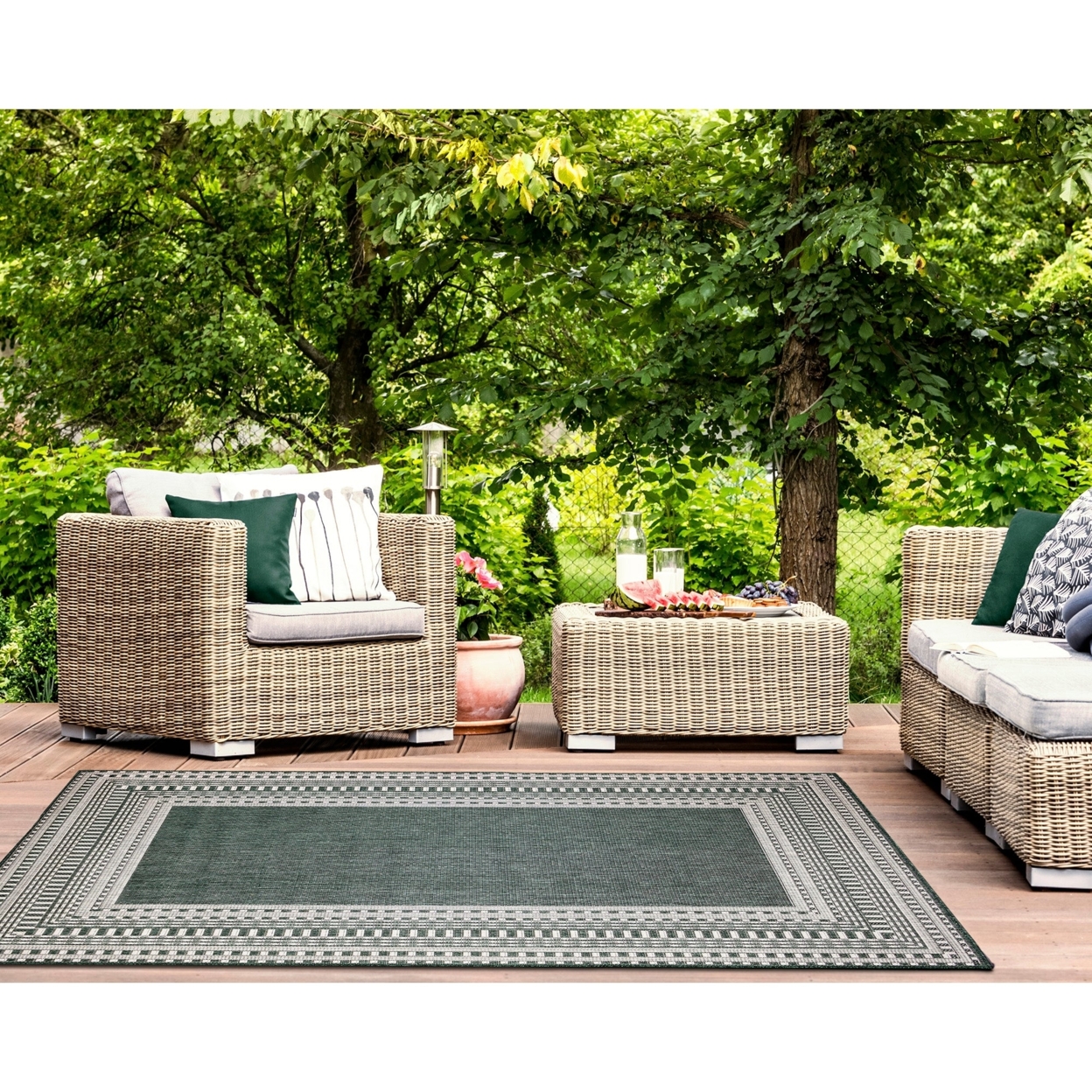 Liora Manne Malibu Etched Border Indoor Outdoor Area Rug Green - 7'10 Square