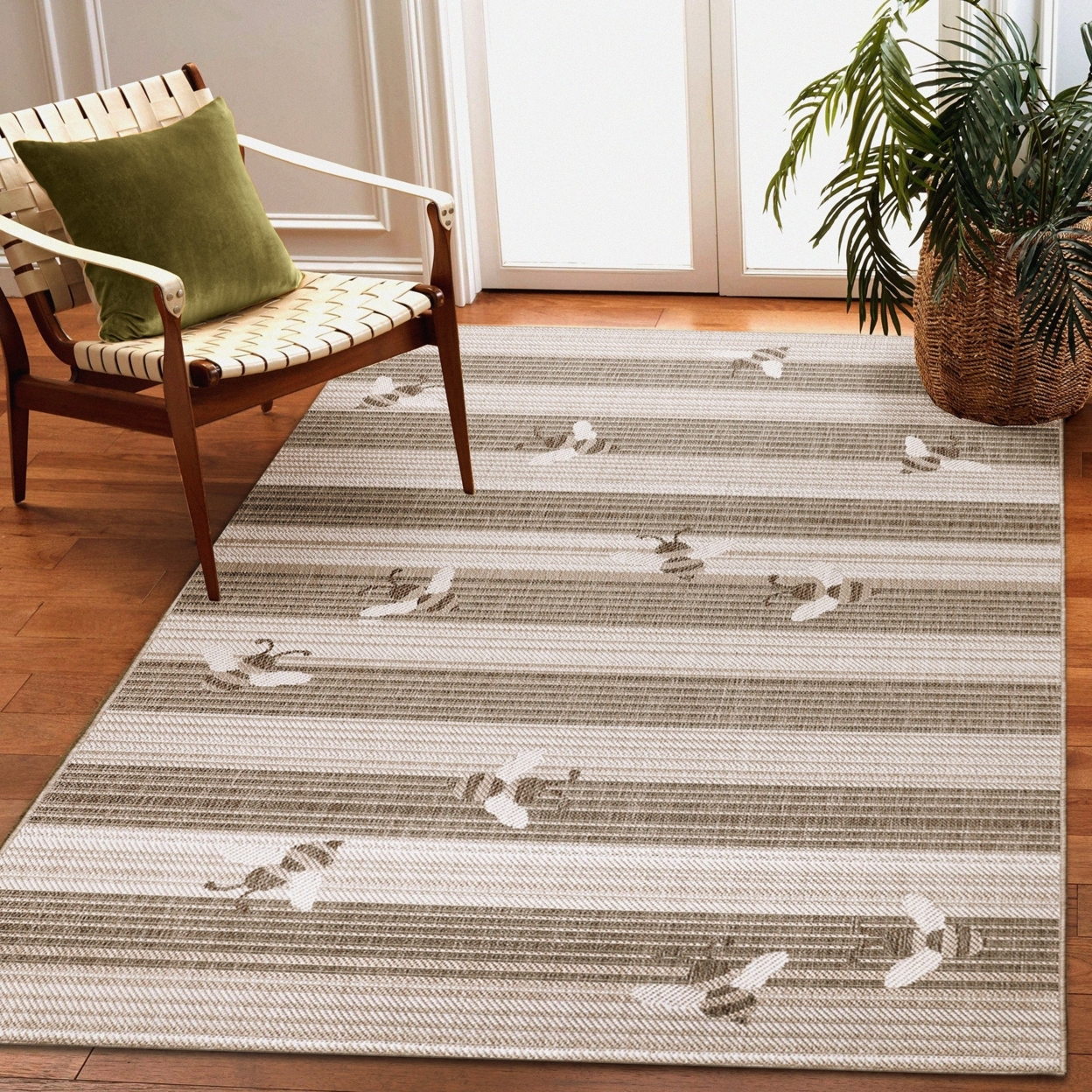 Liora Manne Malibu Sweet Bees Indoor Outdoor Area Rug Neutral - 7'10 Square