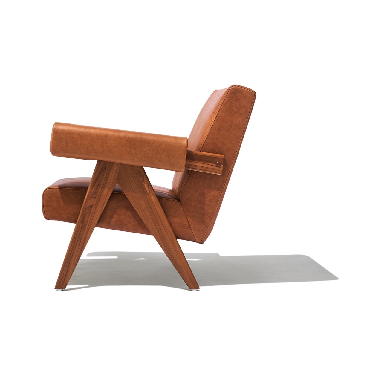 DÃ©bora Lounge Chair - Walnut & Caramel Leather
