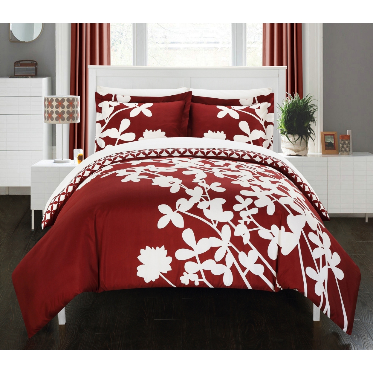 3 Piece Amaryllis Reversible Large Scale Floral Design Printed With Diamond Pattern Reverse Duvet Cover Set - Red, King