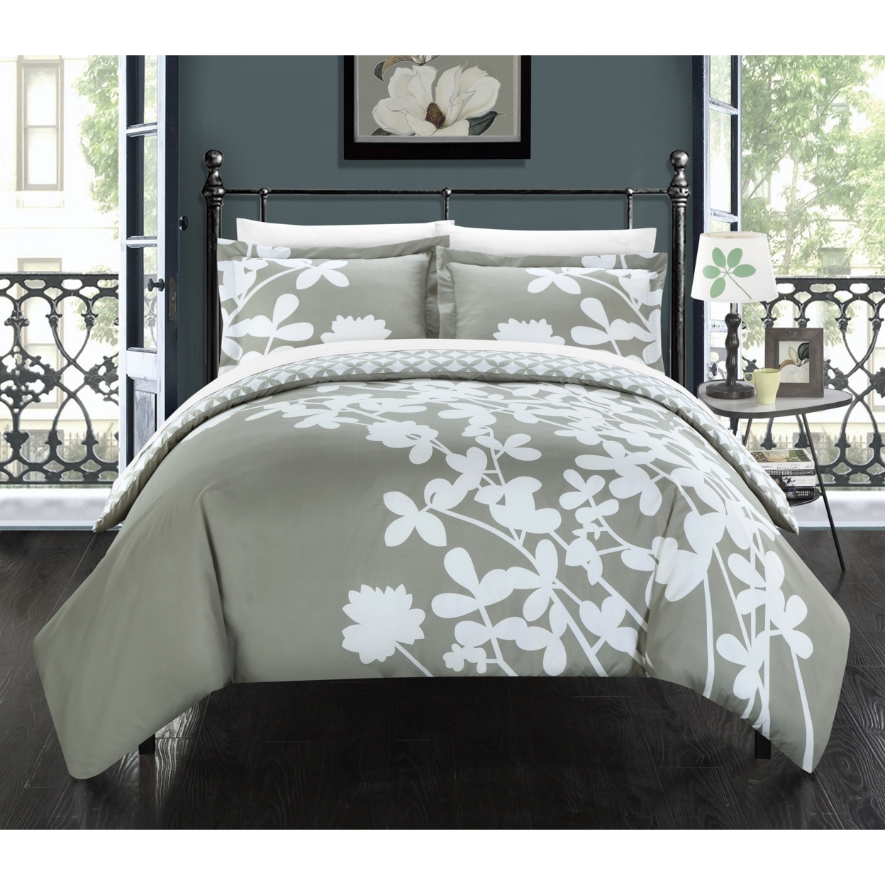 3 Piece Amaryllis Reversible Large Scale Floral Design Printed With Diamond Pattern Reverse Duvet Cover Set - Gray, King