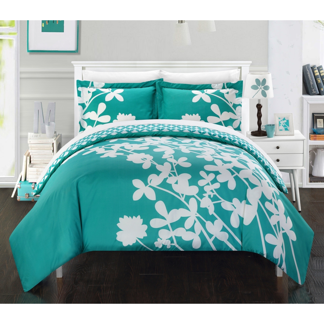 3 Piece Amaryllis Reversible Large Scale Floral Design Printed With Diamond Pattern Reverse Duvet Cover Set - Turquoise, King
