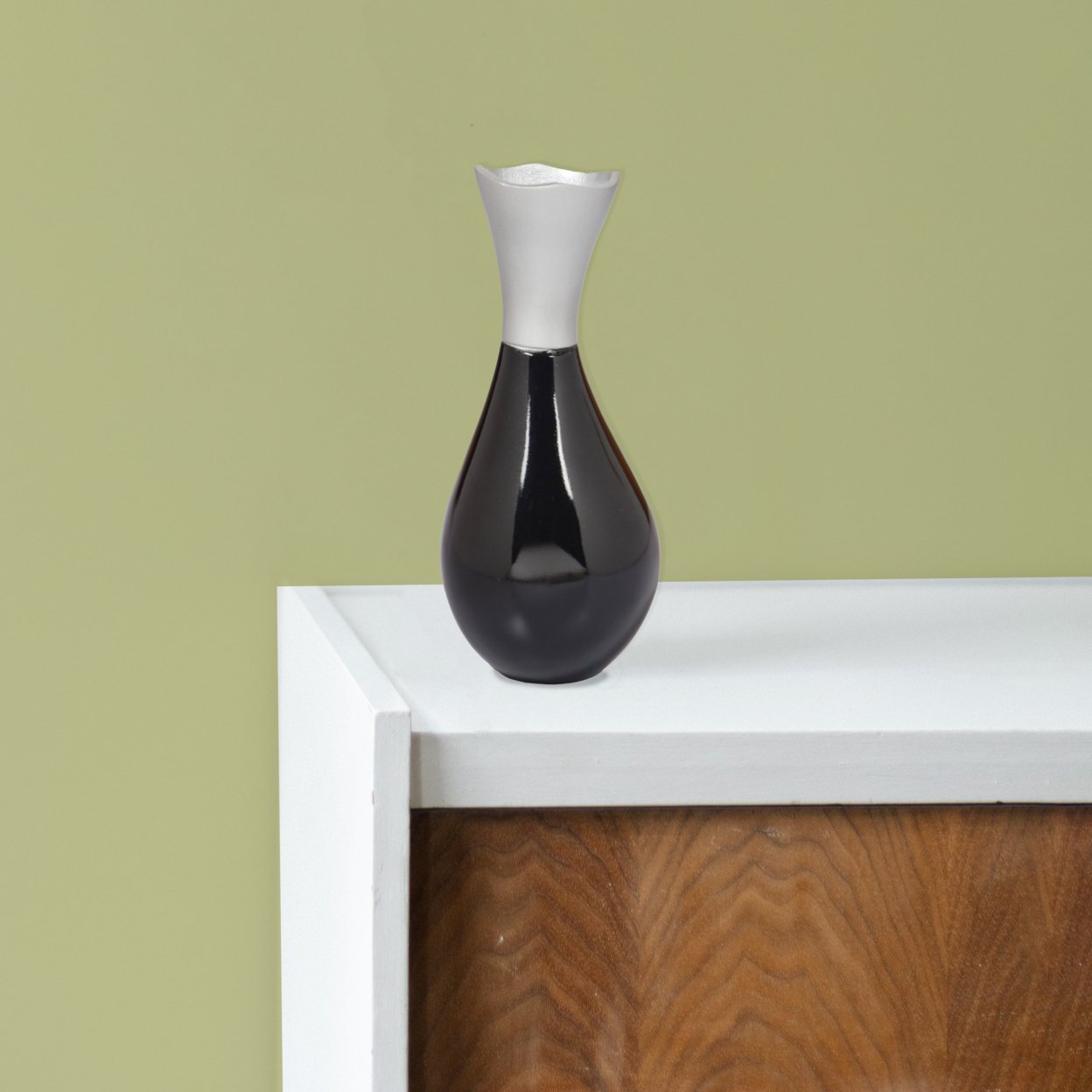Aluminium-Casted Modern Decorative Flower Table Vase - Small
