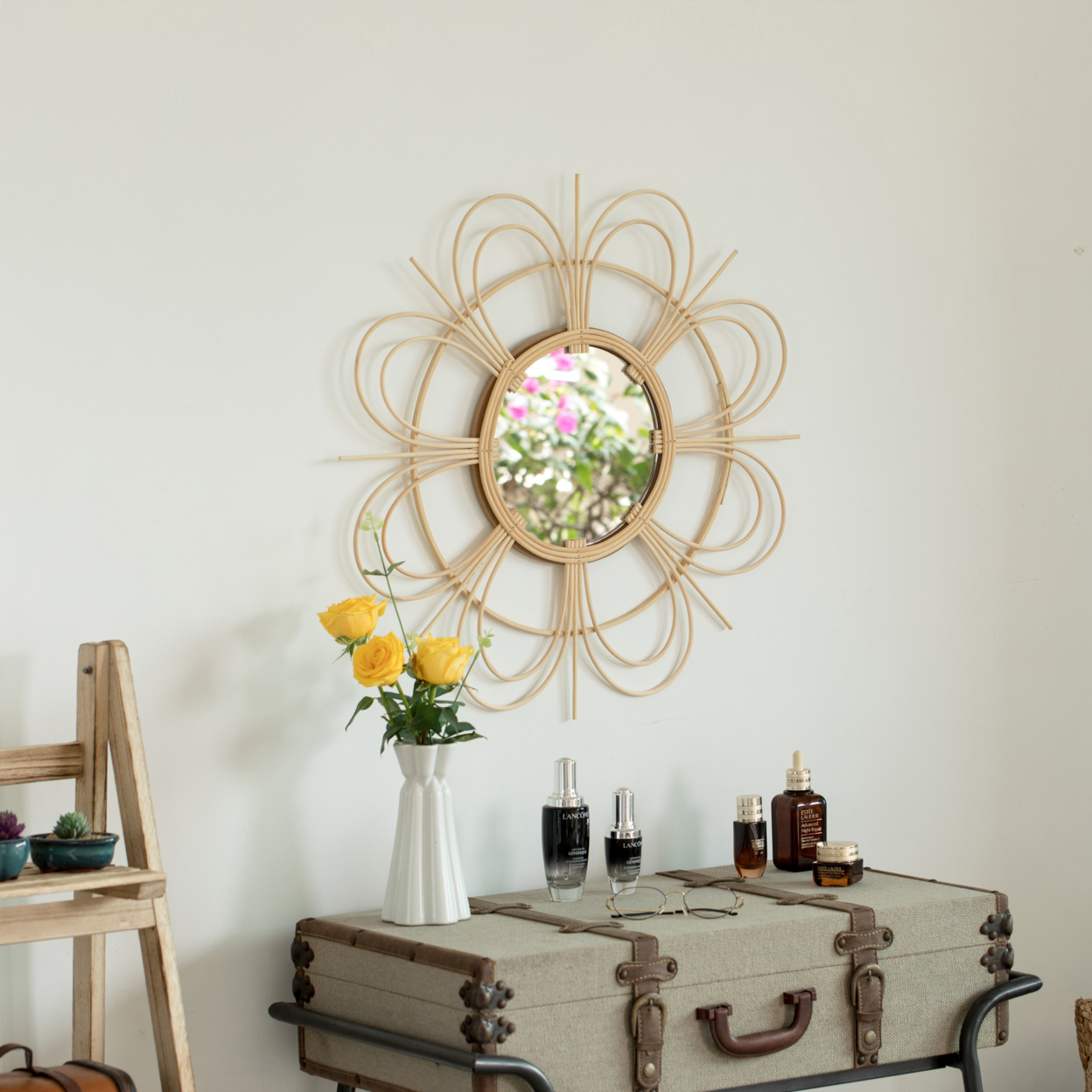 Decorative Flower Shape Woven Rattan Wood Round Modern Hanging Wall Mirror