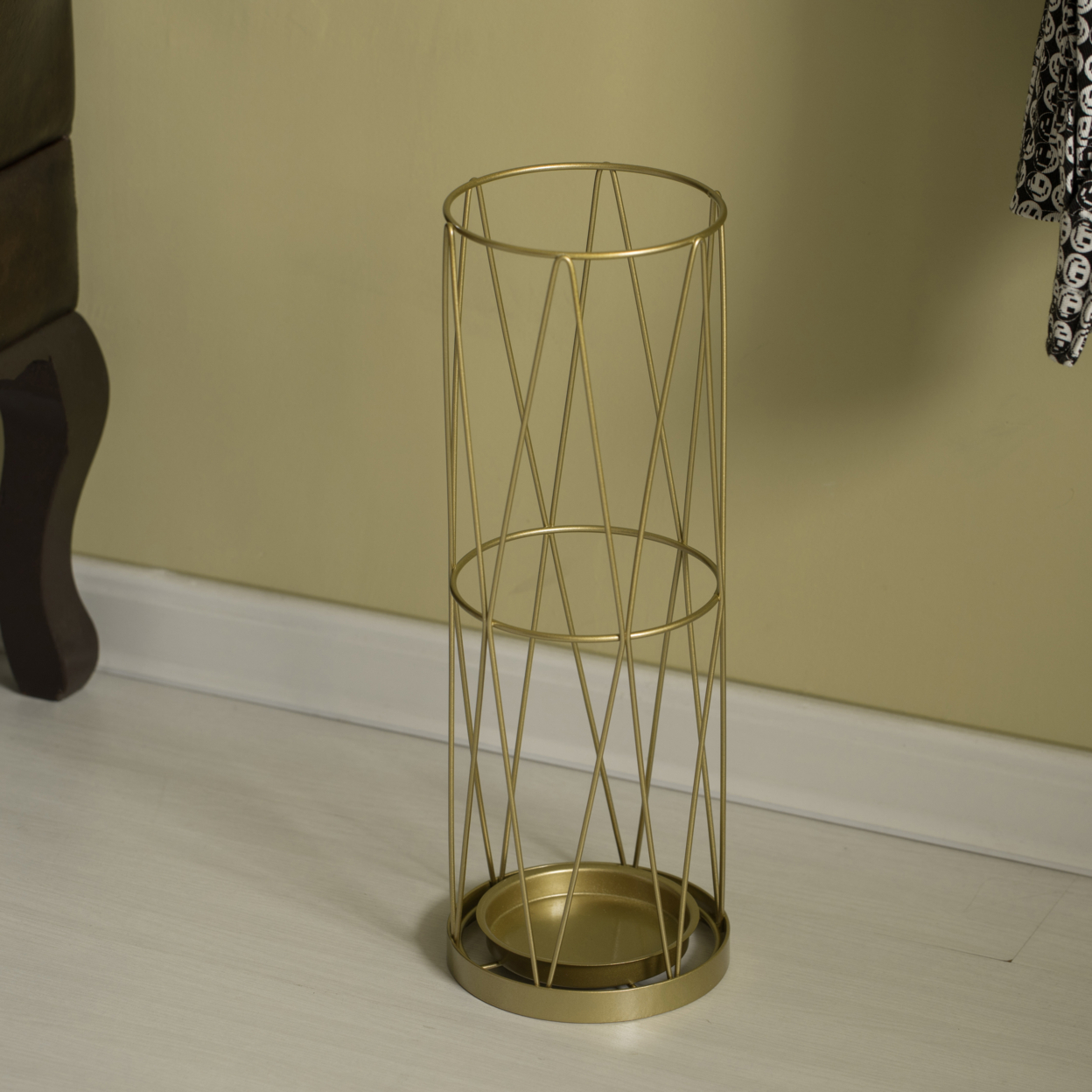 Gold Round Vertical Design Umbrella Holder Stand For Indoor And Outdoor With Drip Water Tray