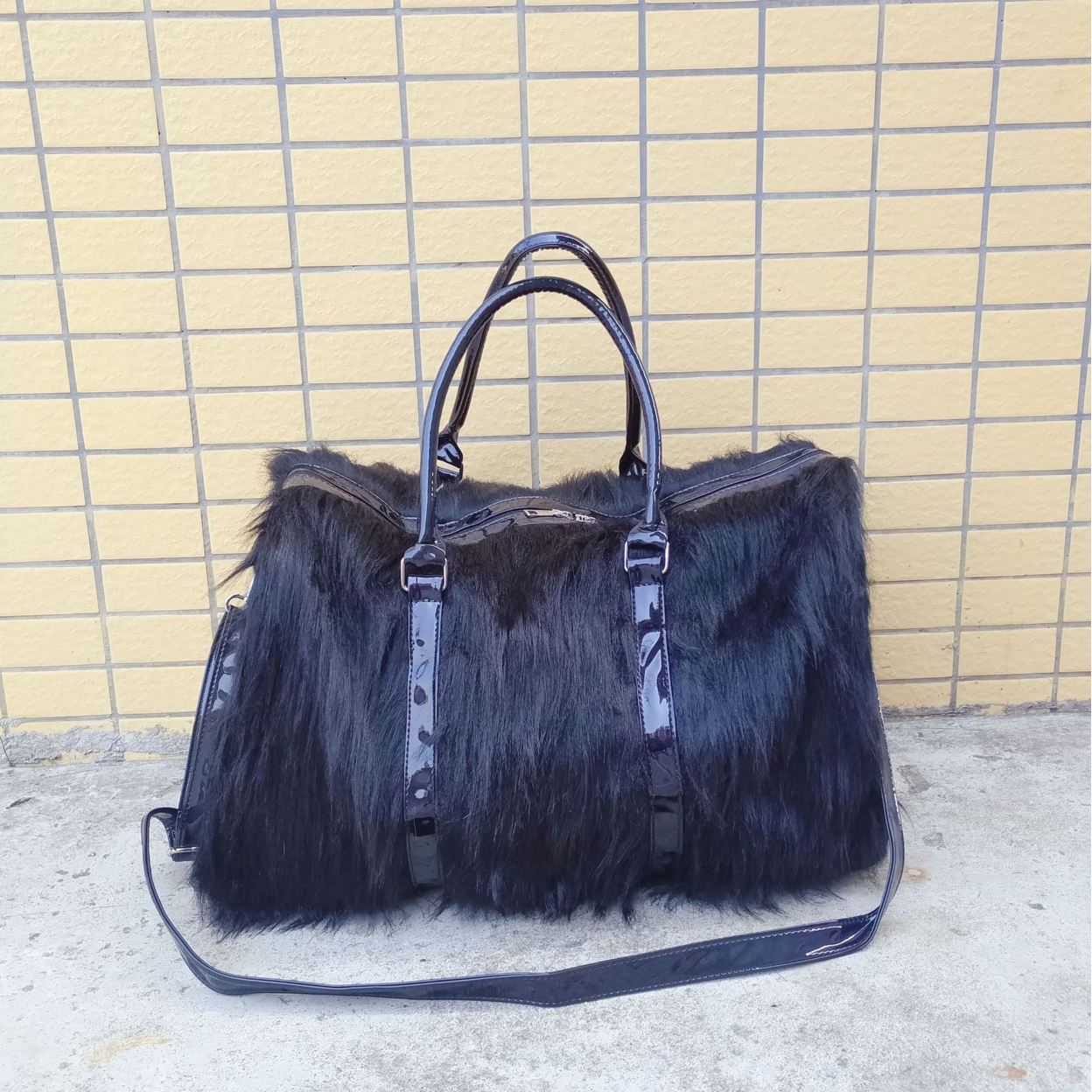 Fur Bag High-end Laser Travel Bag Vacation Bag - black