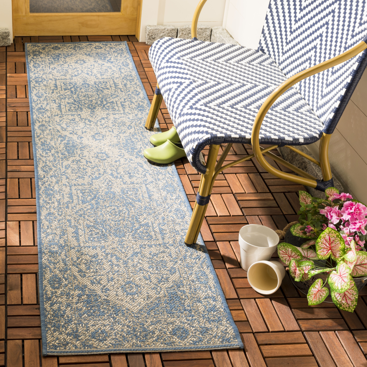 SAFAVIEH Indoor Outdoor BHS139N Beach House Cream / Blue Rug