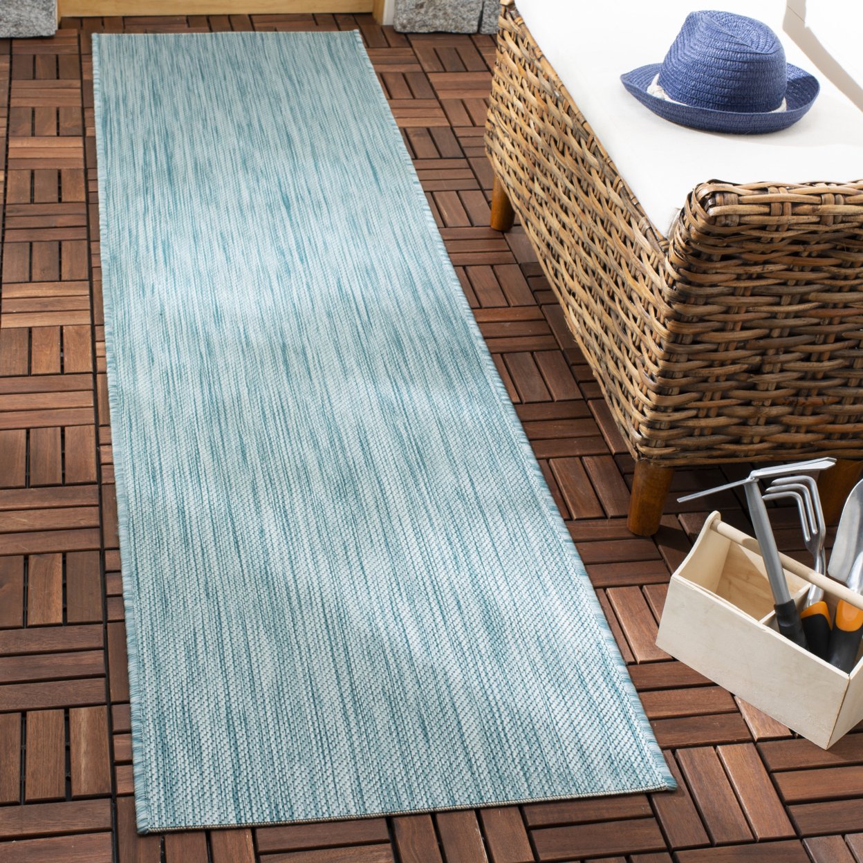 SAFAVIEH Outdoor BHS218J Beach House Collection Aqua Rug