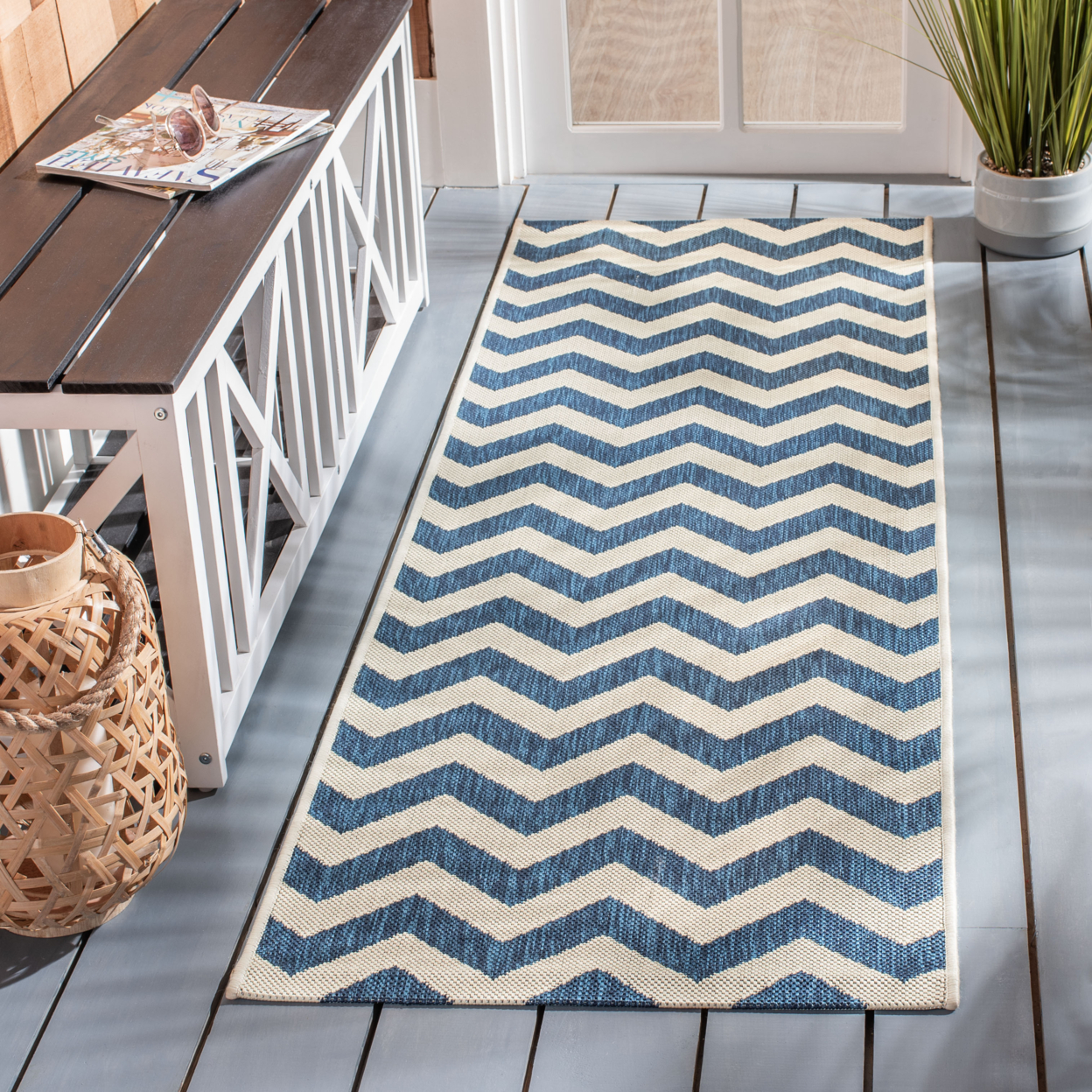 SAFAVIEH Indoor Outdoor CY6244-268 Courtyard Navy / Beige Rug