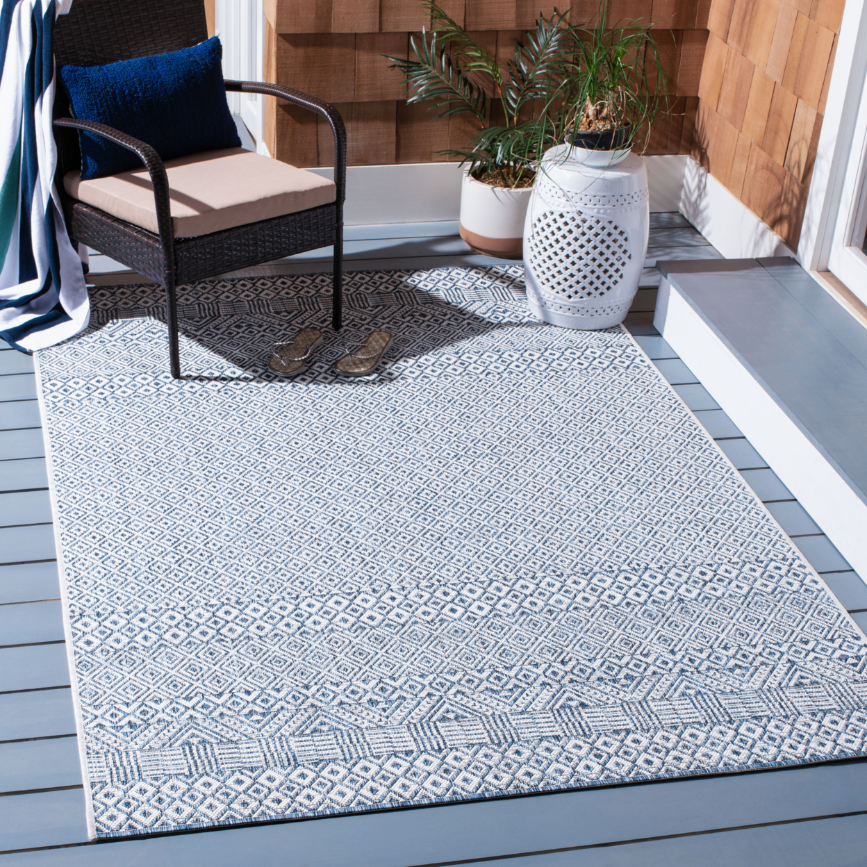 SAFAVIEH Outdoor CY8235-53412 Courtyard  Blue / Navy Rug