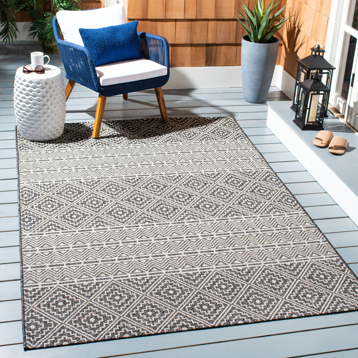 SAFAVIEH Outdoor CY8787-37621 Courtyard Black / Grey Rug