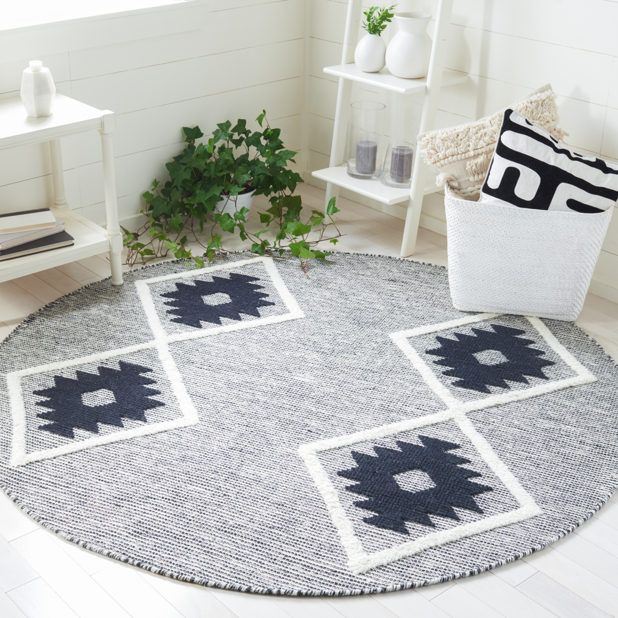 SAFAVIEH Vermont Collection VRM602H Black / Ivory Rug - 6 X 6 Square