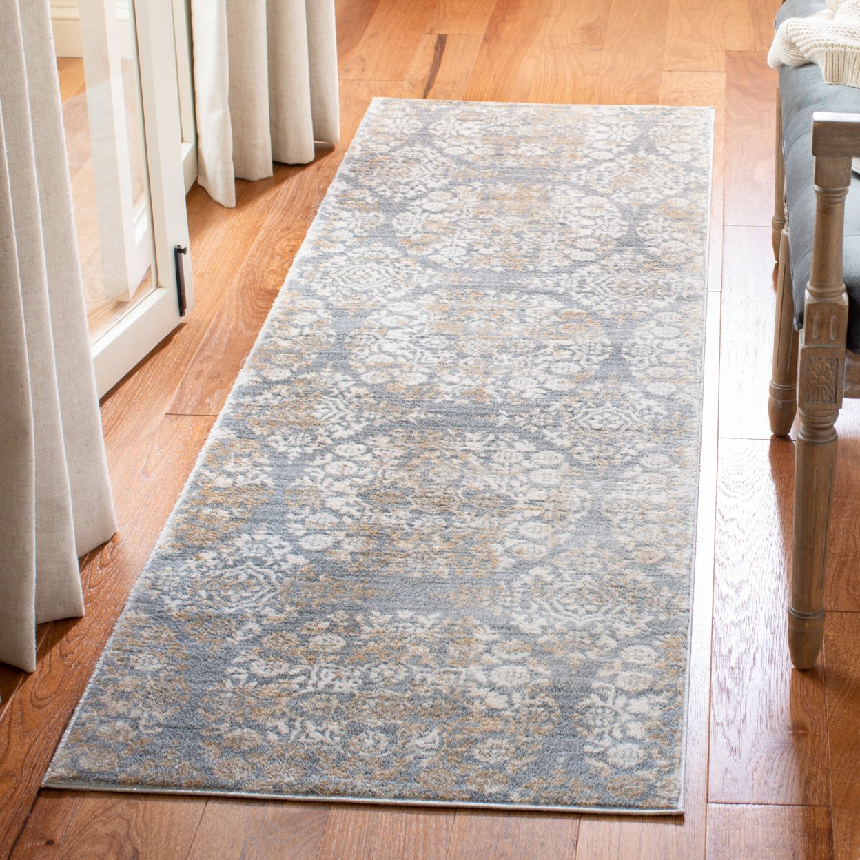 SAFAVIEH Isabella Collection ISA958G Silver / Ivory Rug - 8 X 10