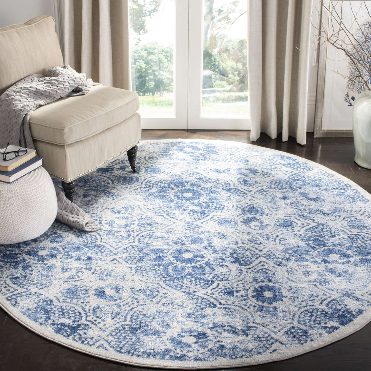 SAFAVIEH Brentwood Collection BNT862D Cream / Blue Rug - 5-3 X 7-6