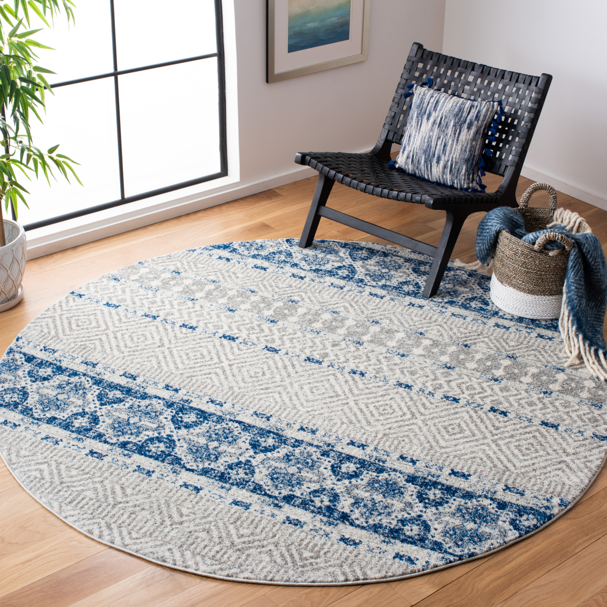 SAFAVIEH Madison Collection MAD797J Silver / Navy Rug - 2-3 X 6
