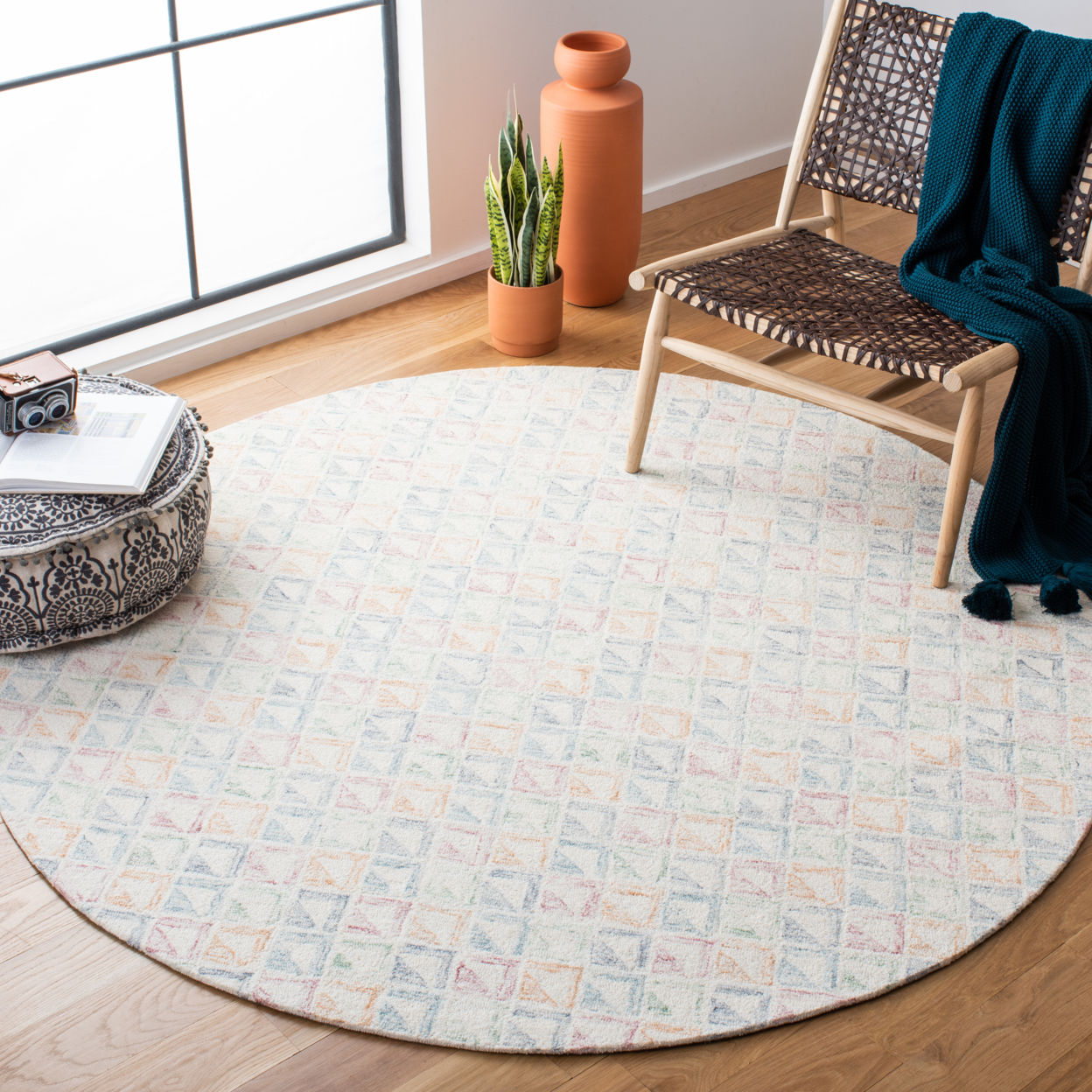 SAFAVIEH Rodeo Drive Collection RD102M Ivory / Blue Rug - 6' Round