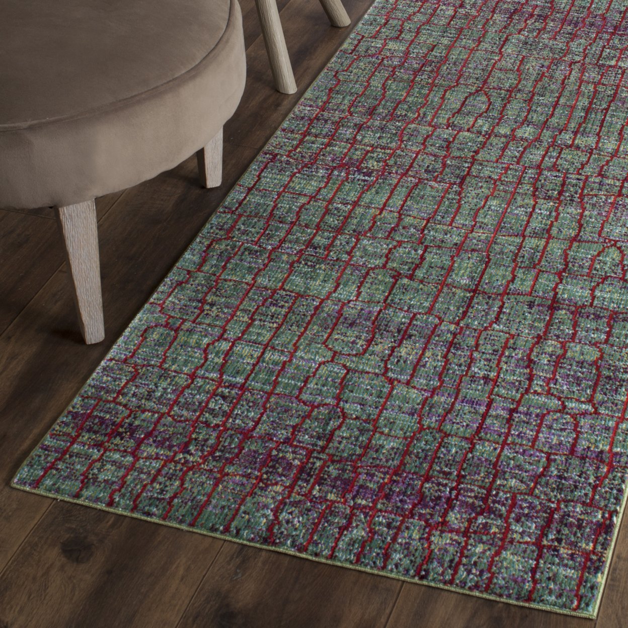 SAFAVIEH Valencia Collection VAL202B Green / Red Rug - 2' 3 X 8'