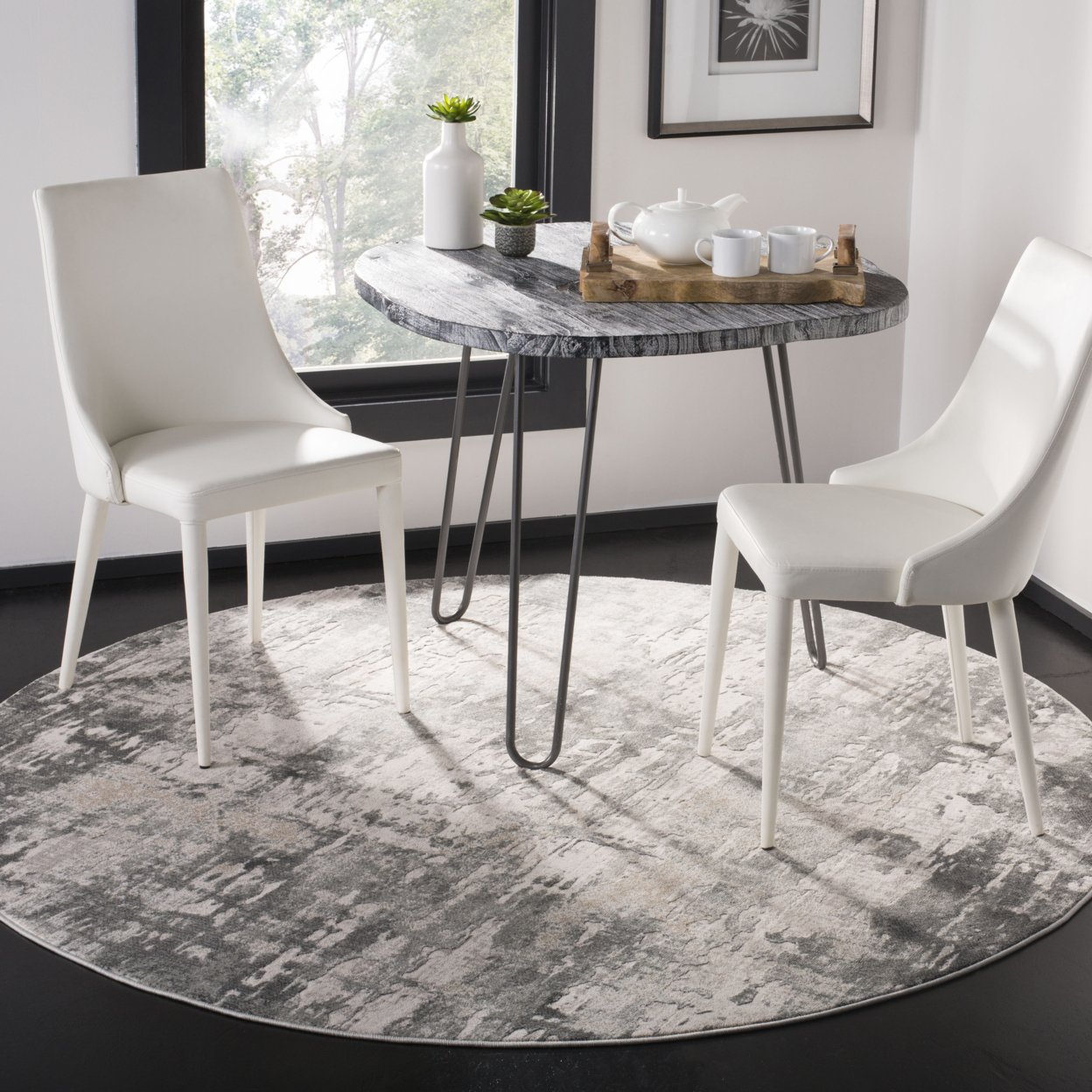 SAFAVIEH Vogue Collection VGE143A Beige / Charcoal Rug - 3' Round