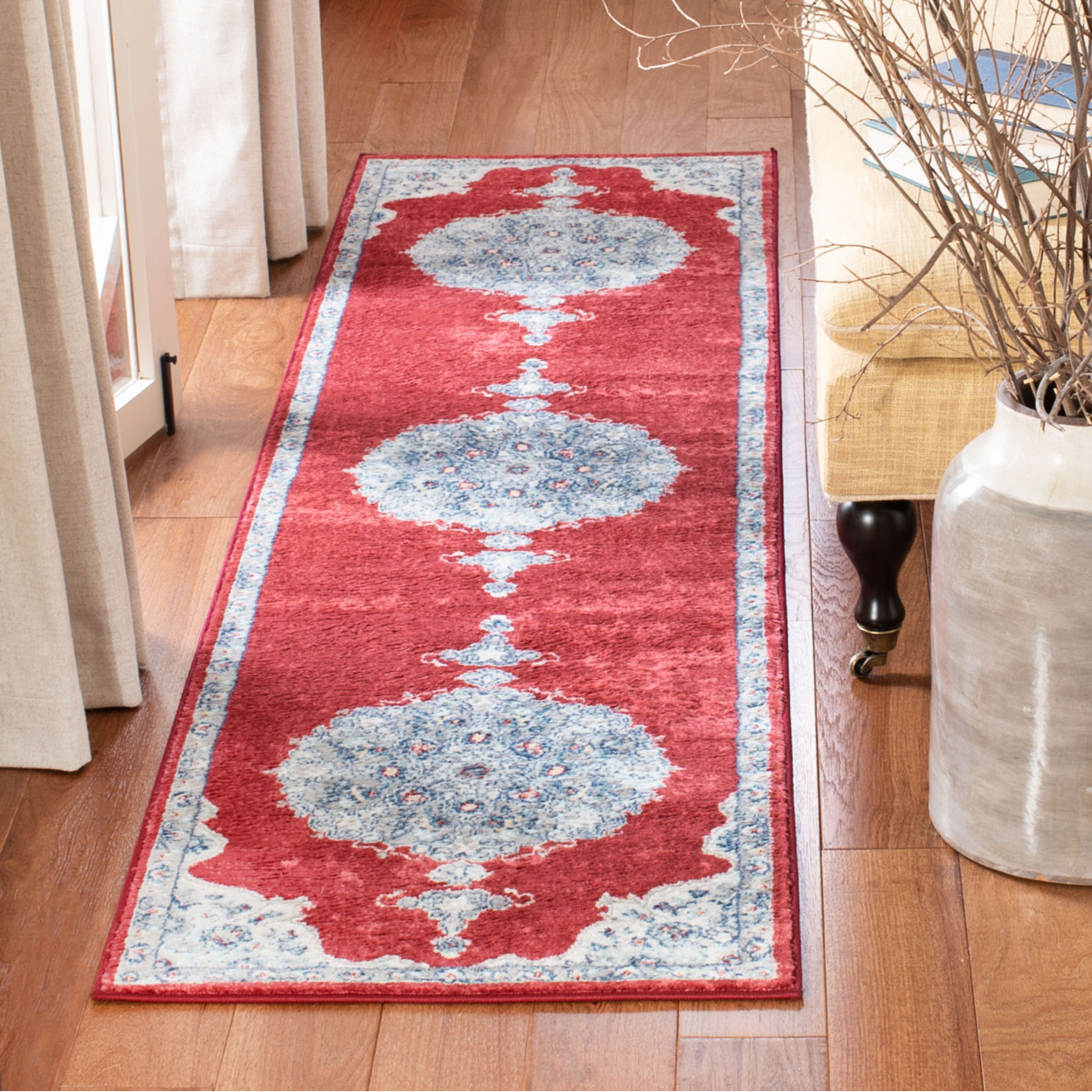 SAFAVIEH Brentwood Collection BNT867Q Red / Ivory Rug - 6' X 9'