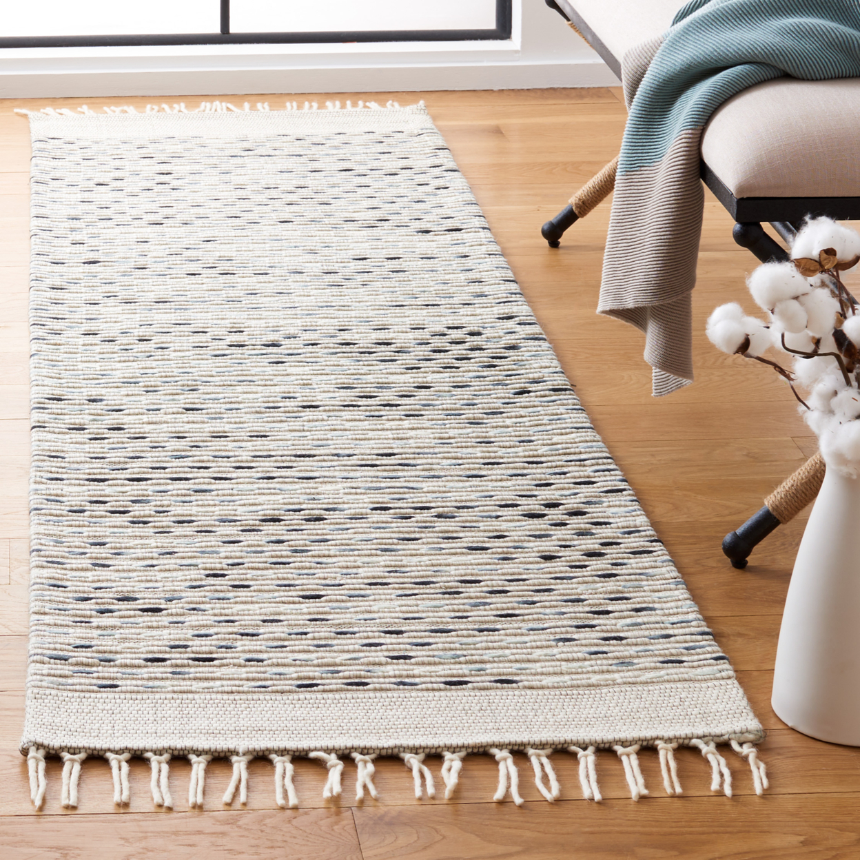 SAFAVIEH Vermont Collection VRM307A Handmade Ivory Rug - 3' X 5'