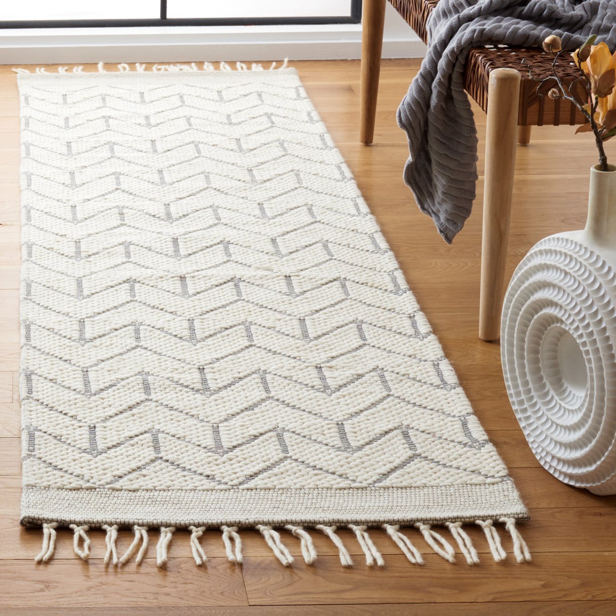 SAFAVIEH Vermont Collection VRM310A Handmade Ivory Rug - 8' X 10'