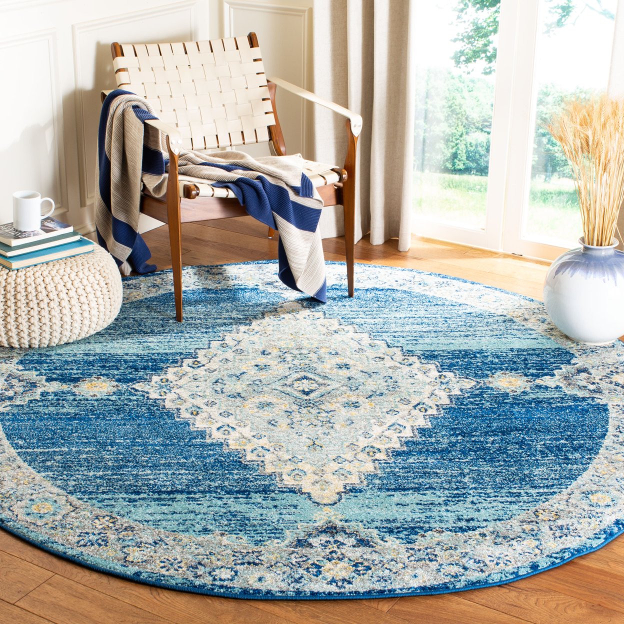 SAFAVIEH Madison Collection MAD615N Navy / Creme Rug - 6'-7 X 6'-7 Square