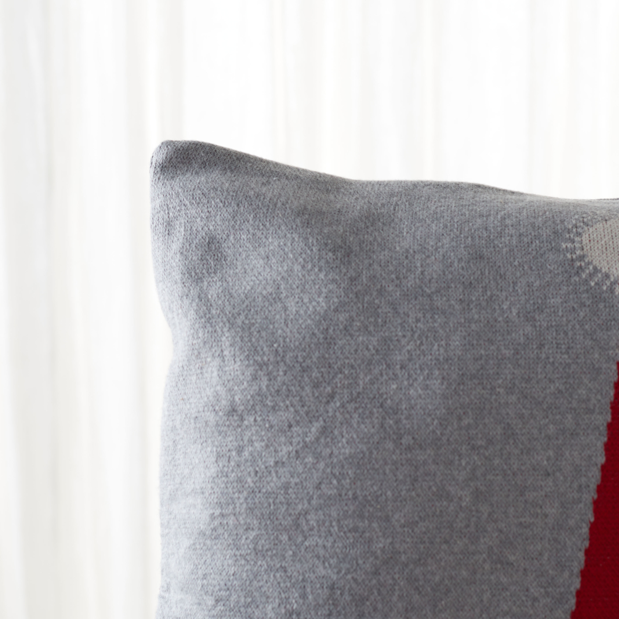 SAFAVIEH Sugarplum Elf Pillow Grey / Red