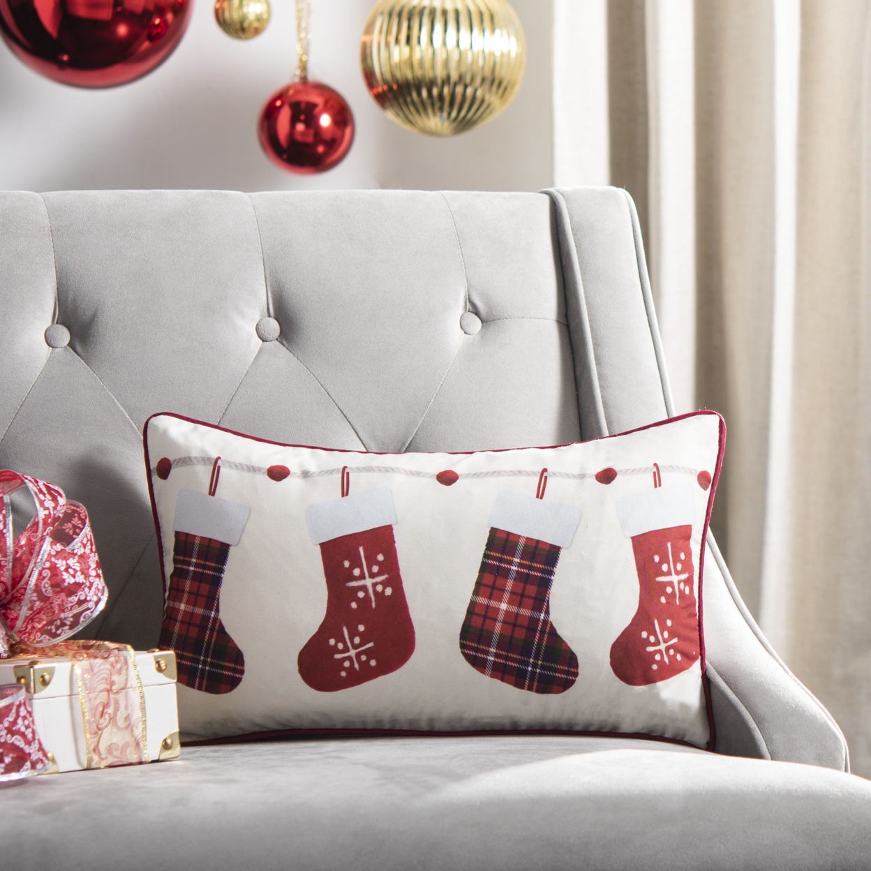 SAFAVIEH Holly Jolly Pillow Red / White