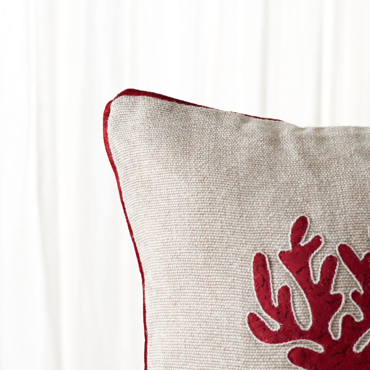 SAFAVIEH Holiday Reindeer Pillow Beige / Red