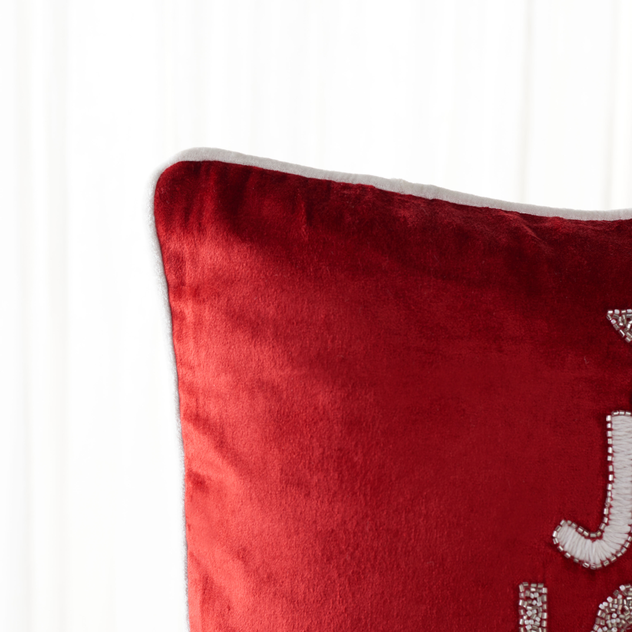 SAFAVIEH Peace And Joy Pillow Red / White