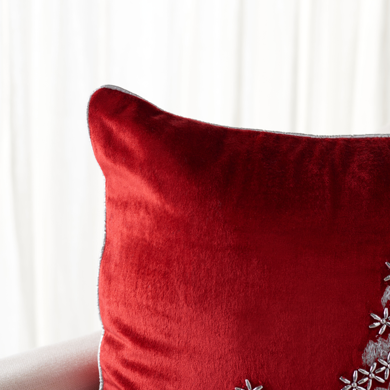 SAFAVIEH Winter Tree Pillow Red / Silver