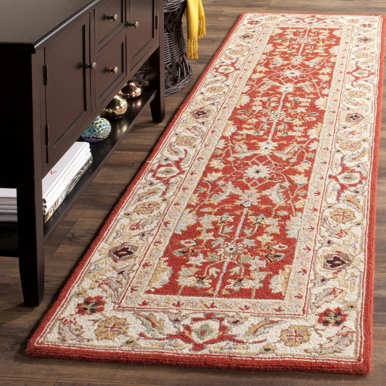 SAFAVIEH Chelsea HK751A Hand-hooked Red / Ivory Rug - 2' 6 X 10'
