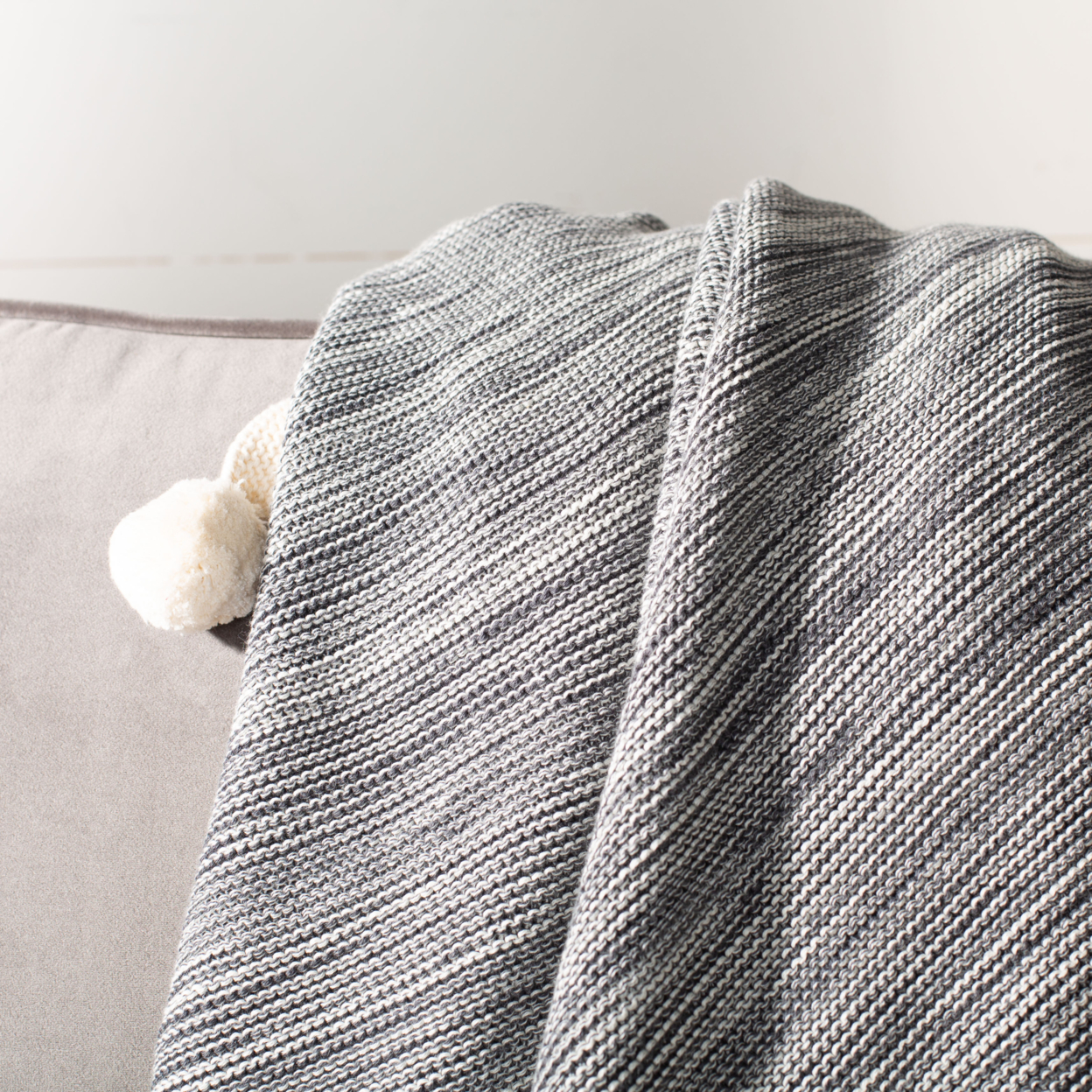 SAFAVIEH Orie Pom Pom Throw Blanket Grey / Natural